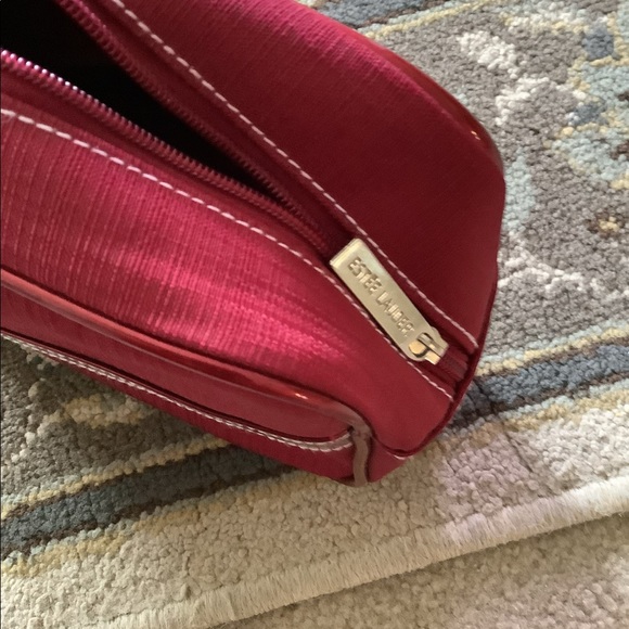Estee Lauder travel bag and NWOT red 💋💋good size zipper compartment - Picture 5 of 8